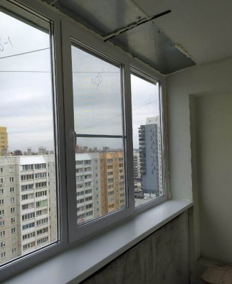 Остекление балкона в новой десятиэтажке
