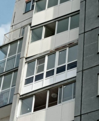 Остекление балкона нестандартными окнами